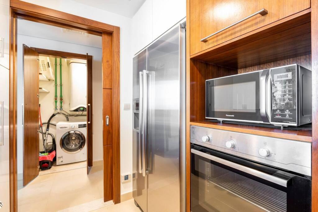 Larbi Breathtaking Burj And Fountain View Luxurious 2 Bed Apartment Dubai Exterior photo